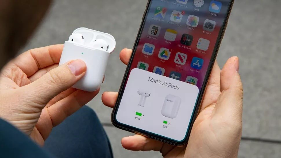 AirPods 2 اپل دارای تراشه H1 اپل است و این تراشه جایگزین تراشه‌ی قبلی یعنی W1 شده است