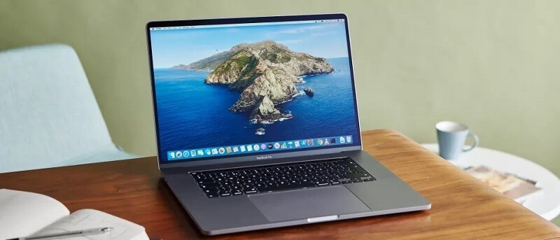 نمایشگر مک بوک پرو از نوع OLED است.
